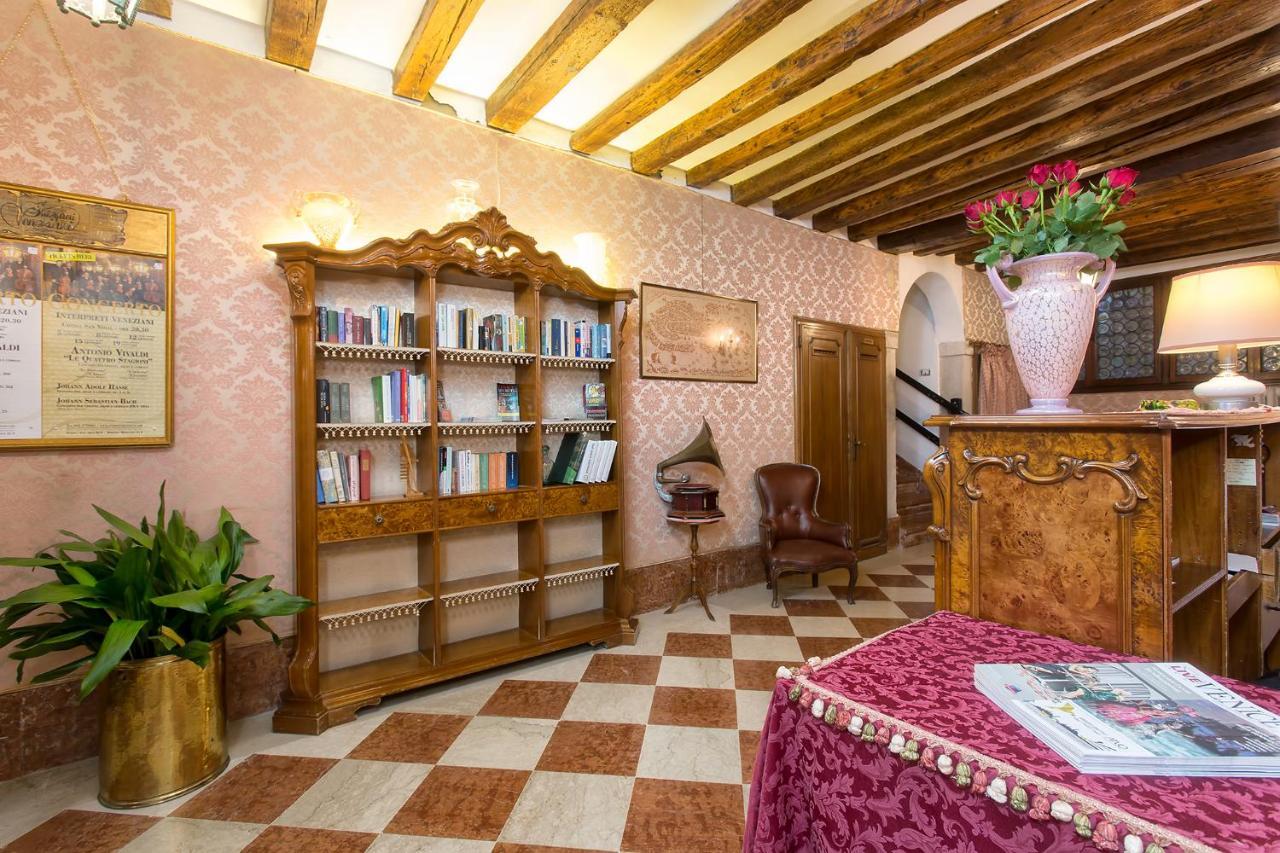 Hotel Mezzo Pozzo Venice